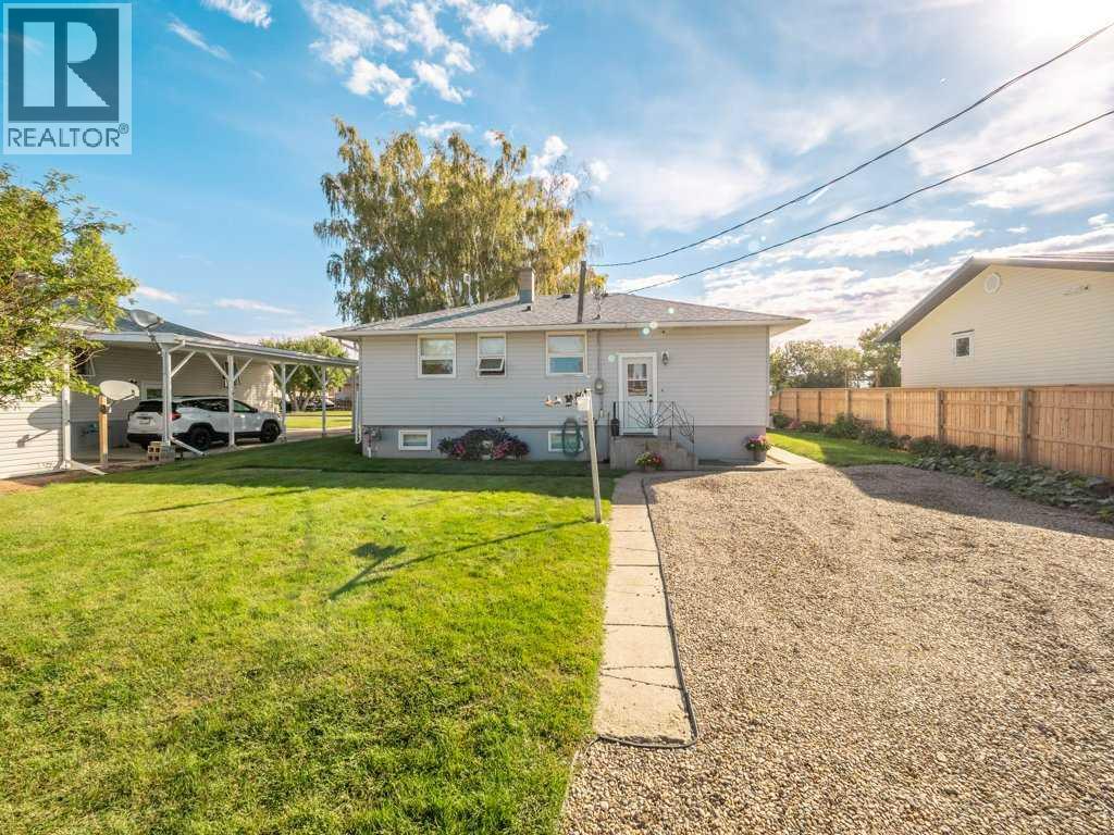 107 9 Street N photo 17