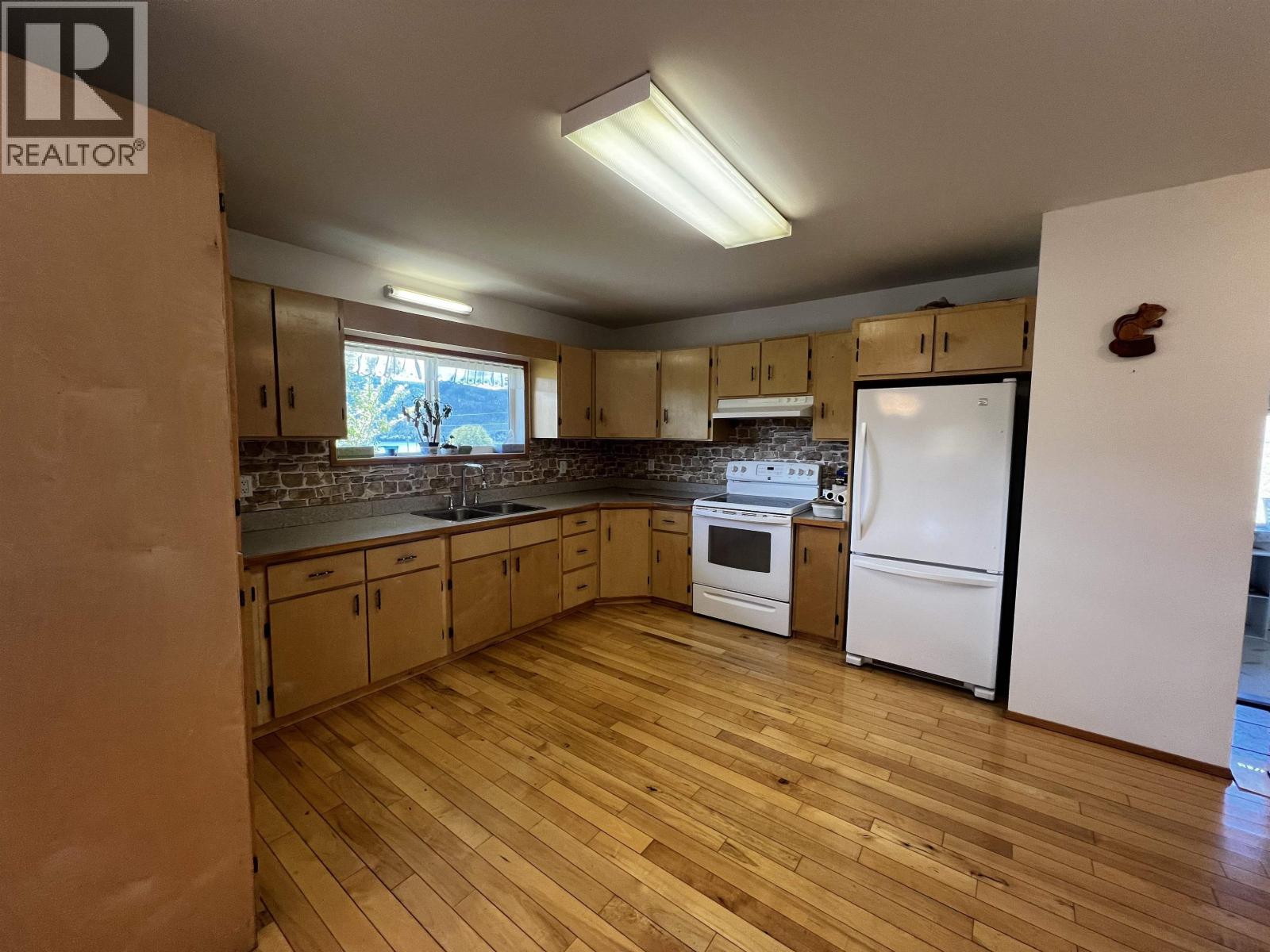 3150 FRANCOIS LAKE ROAD - 7