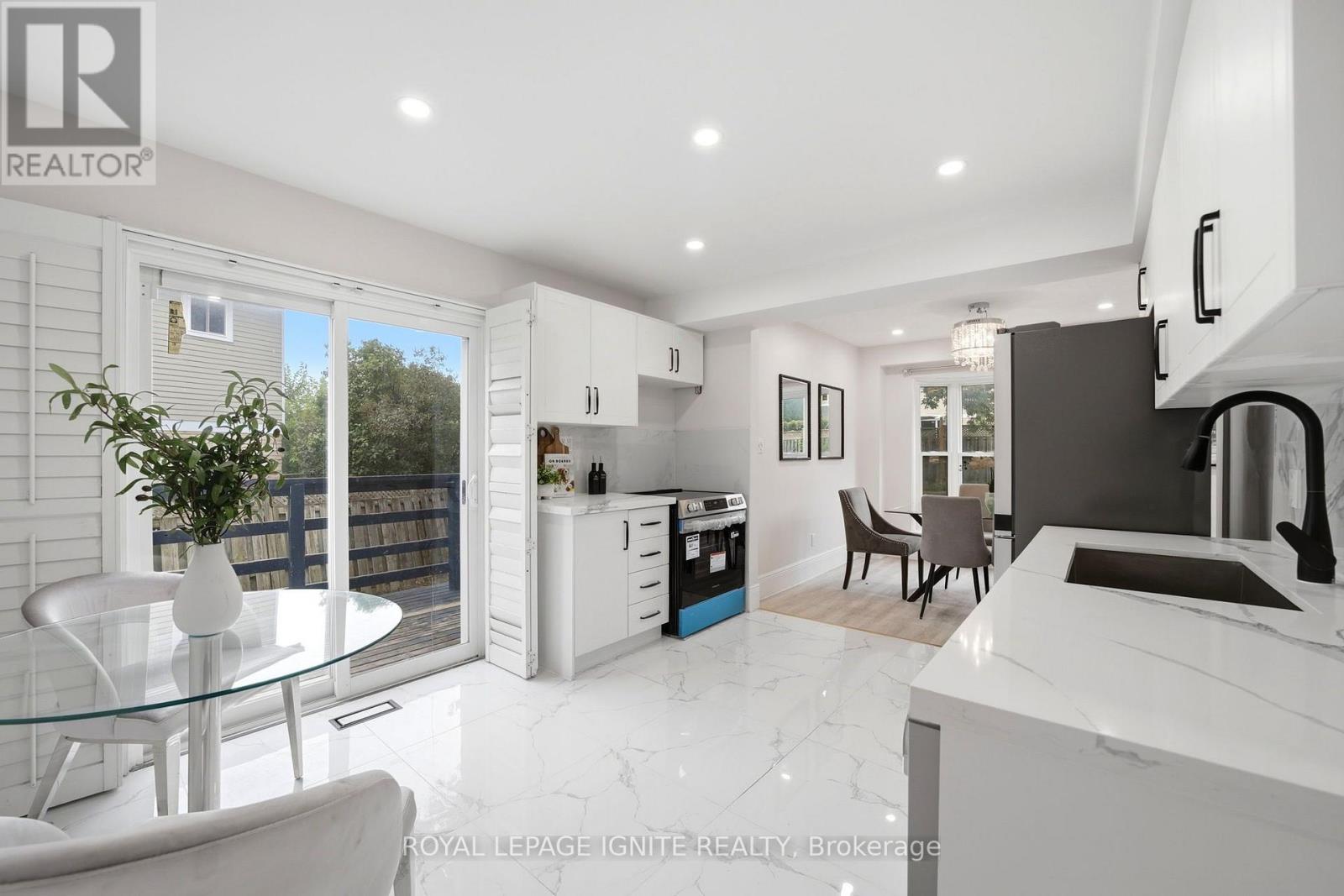 26 WINSTON CRESCENT - 12