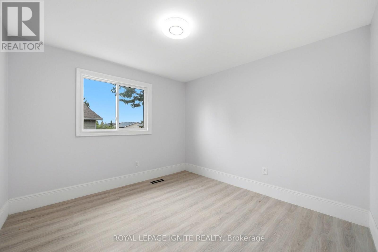 26 WINSTON CRESCENT - 27