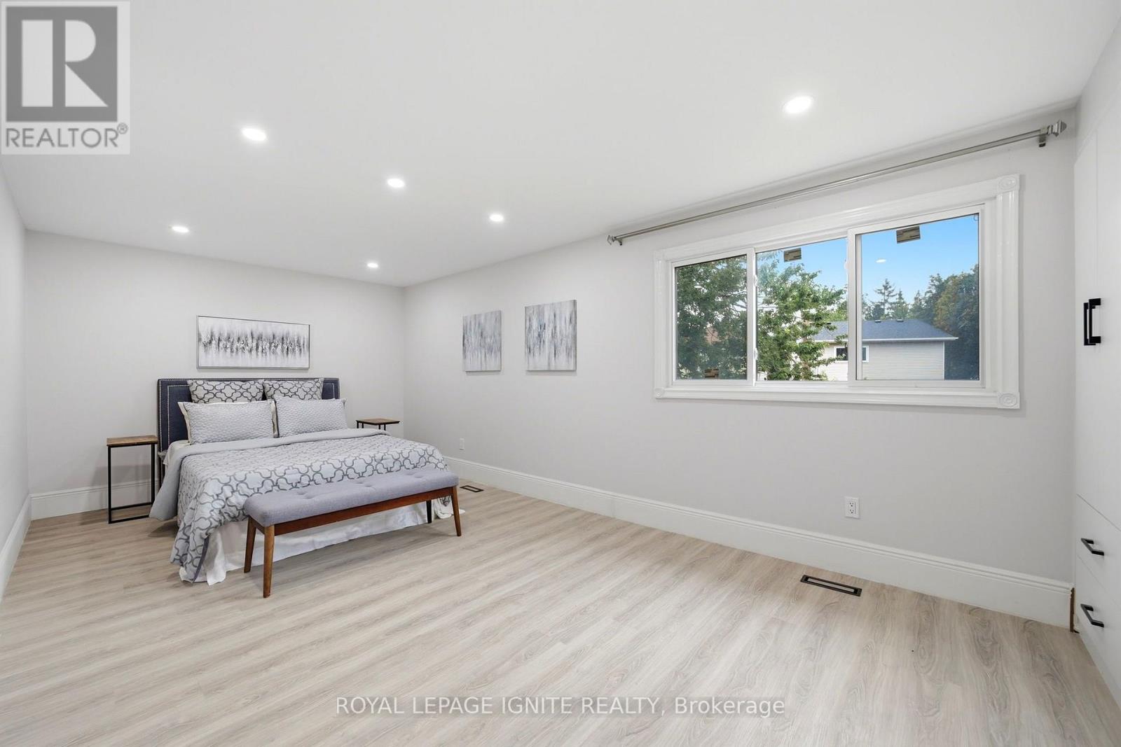 26 WINSTON CRESCENT - 21