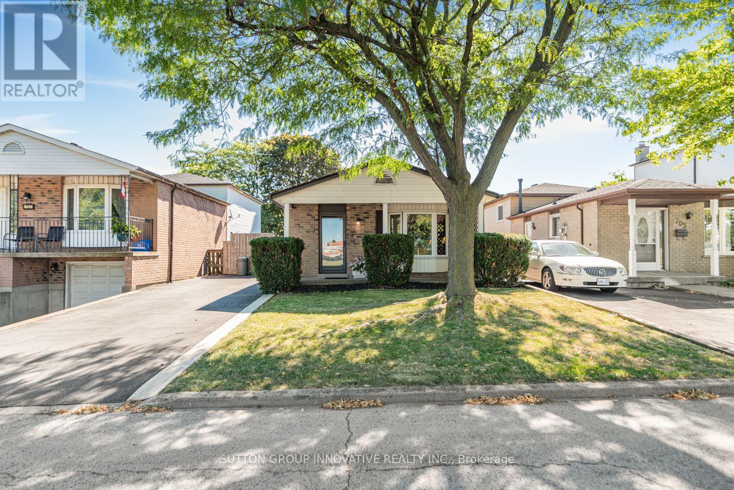 Photo of 703 Upper Wentworth Street