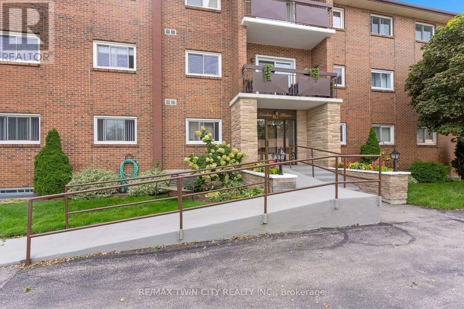 206 - 67 BRECKENRIDGE DRIVE — photo 2