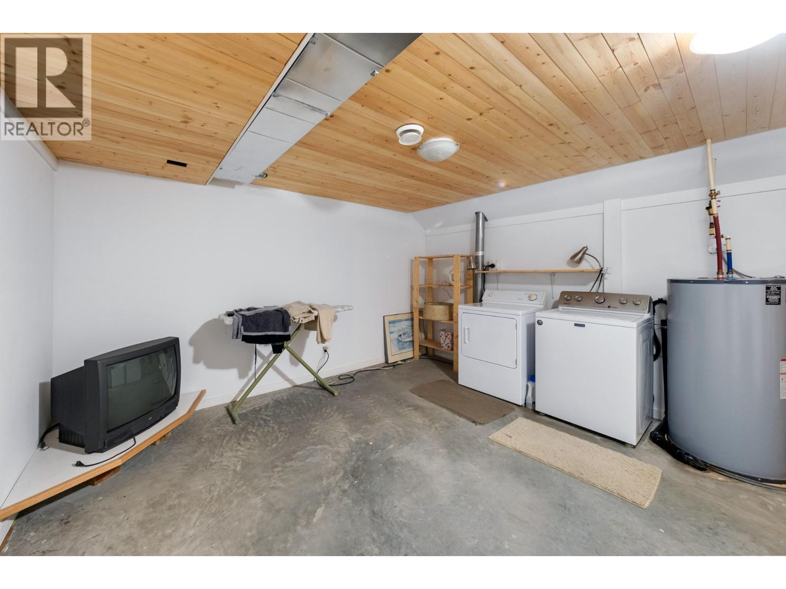 1249 Creighton Valley Road - Image 35