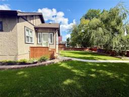 360 Queen Street W, Virden, MB R0M2C0 Photo 42