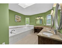 2092 148 Street, Surrey, BC V4A8L5 Photo 22