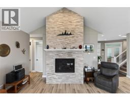 Kitchen - 808 Timberline Dr, Campbell River, BC V9H0C8 Photo 15