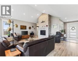 Living room - 808 Timberline Dr, Campbell River, BC V9H0C8 Photo 13