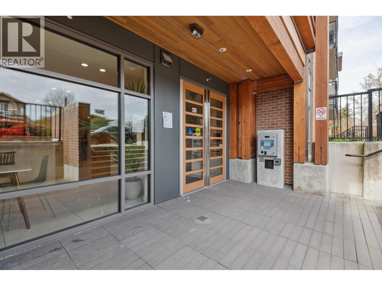 608 721 ANSKAR COURT, Coquitlam — photo 2