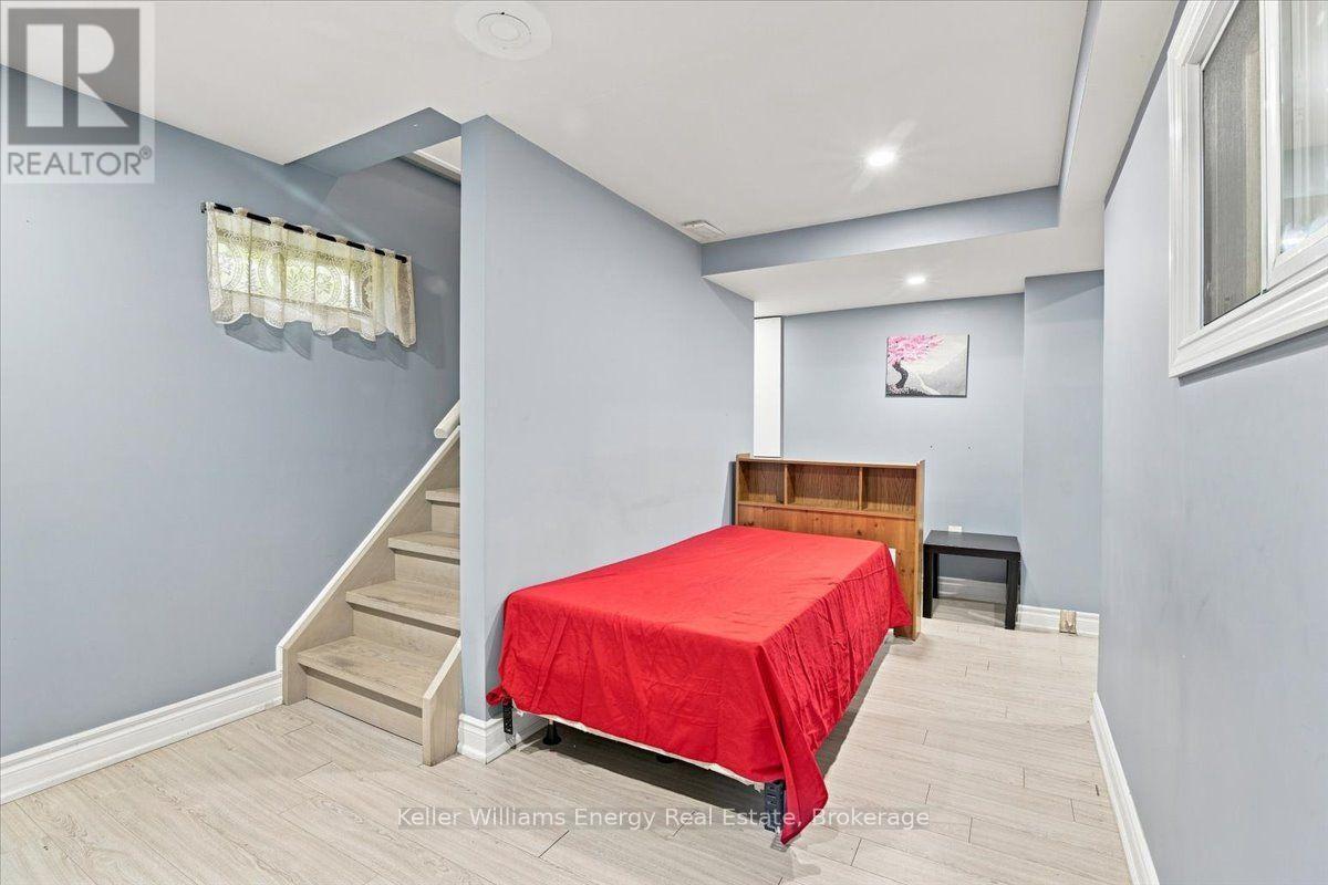 21 UPLAND DRIVE, Whitby (Blue Grass Meadows) — photo 3