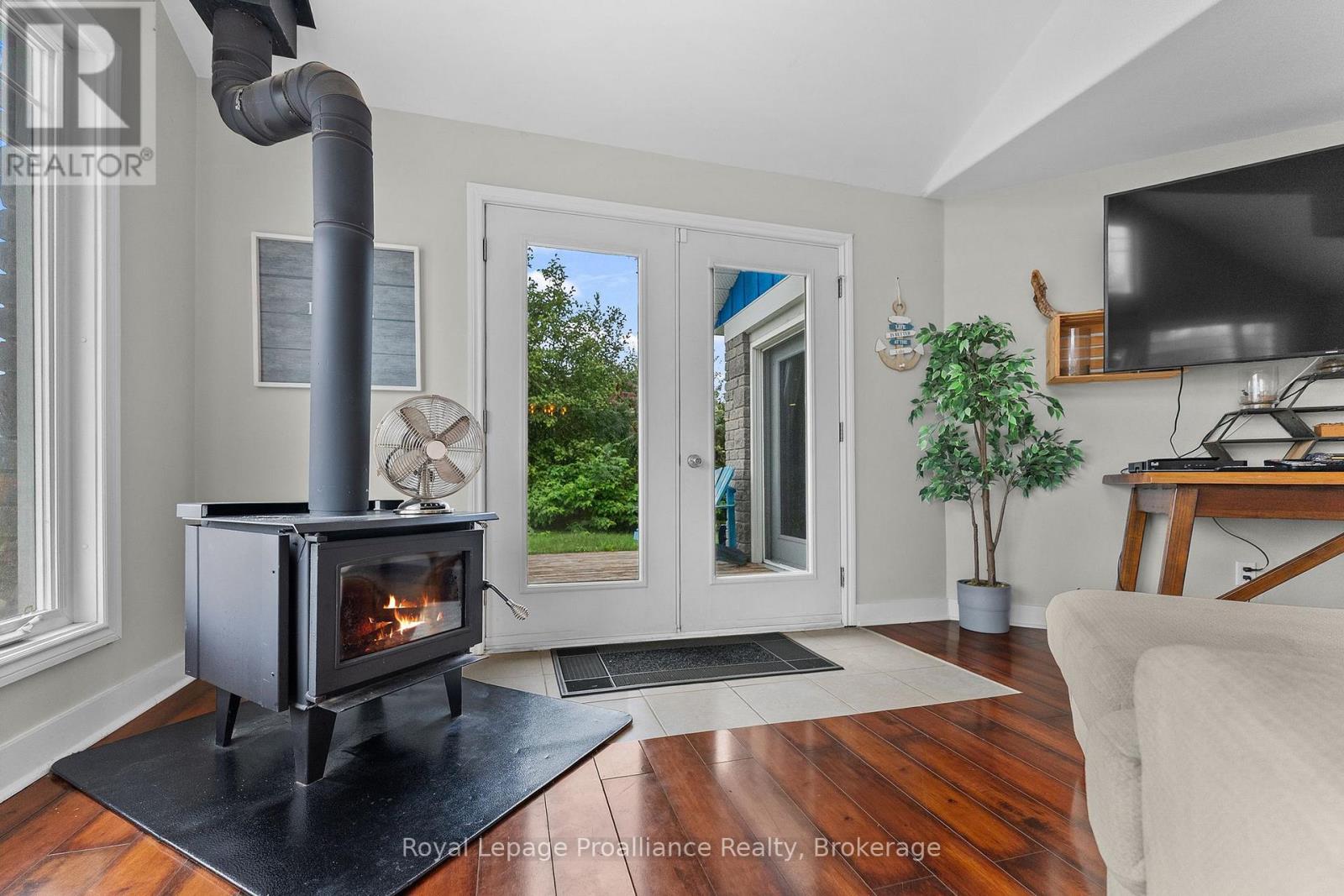 137 LAKESHORE DRIVE - 11