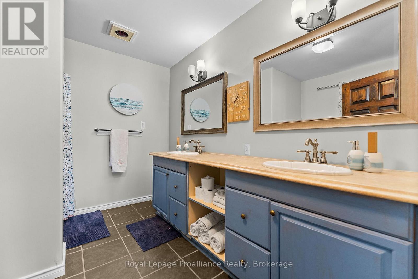 137 LAKESHORE DRIVE - Image 26