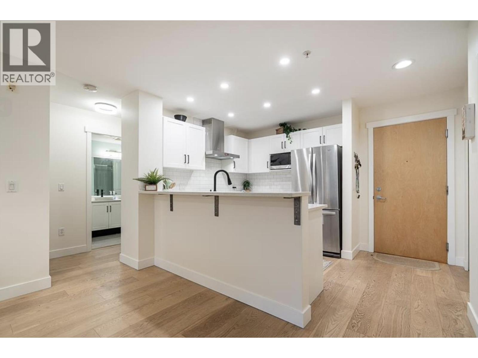 201 500 KLAHANIE DRIVE, Port Moody — photo 3