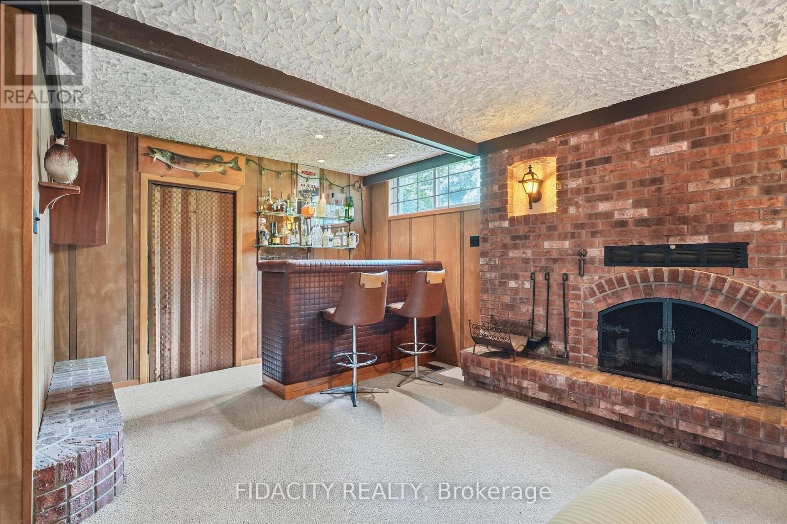 45 CORTLEIGH DRIVE - 32