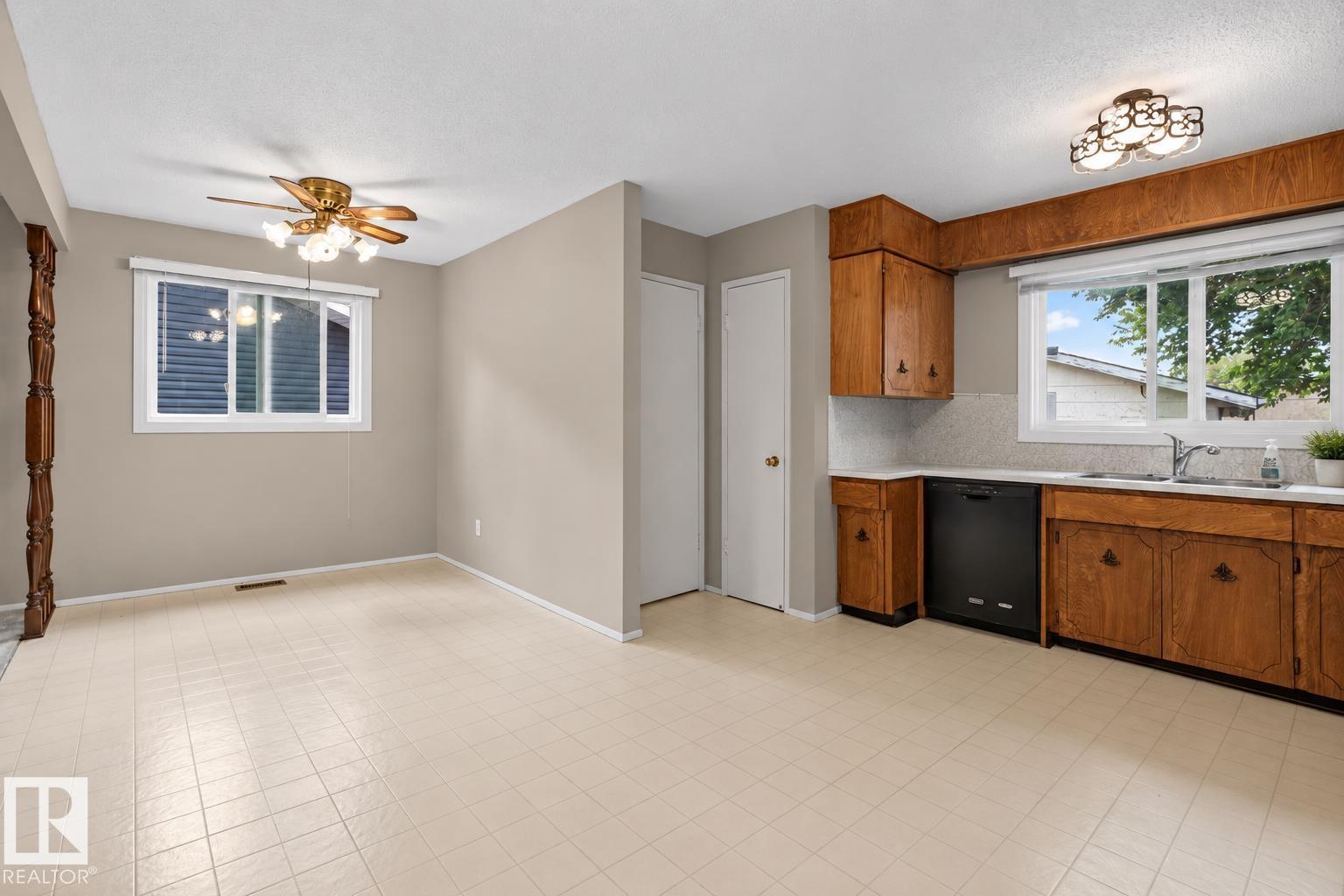 76 CORINTHIA DR - 9