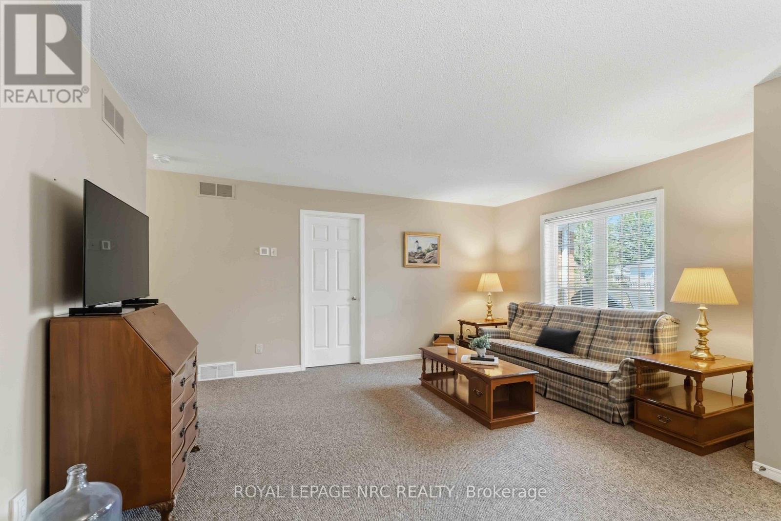 #10 4107 BUTTERNUT COURT - Image 15