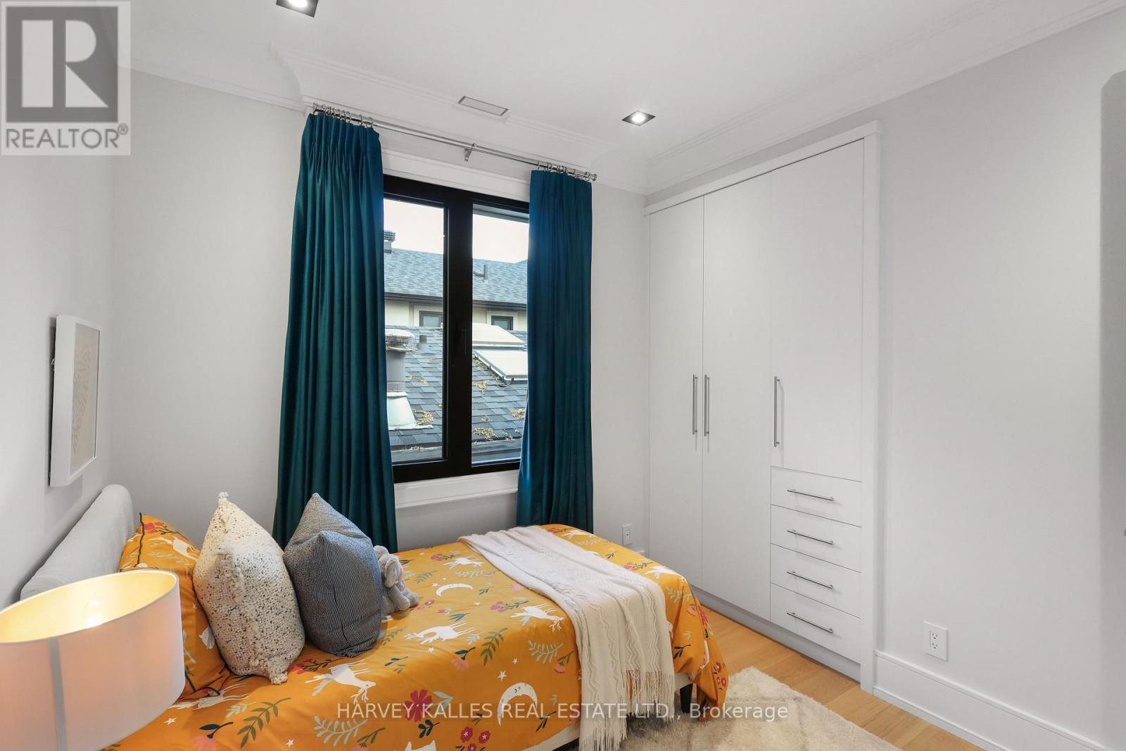 90 ROE AVENUE - Image 31