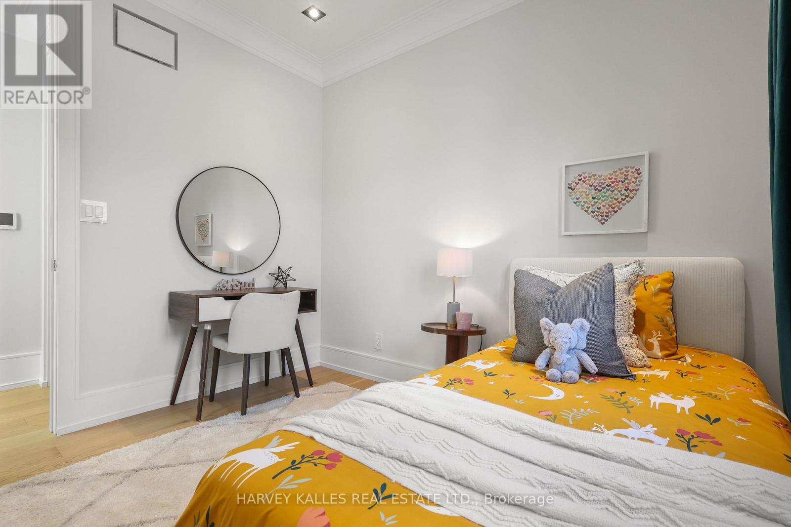 90 ROE AVENUE - Image 32