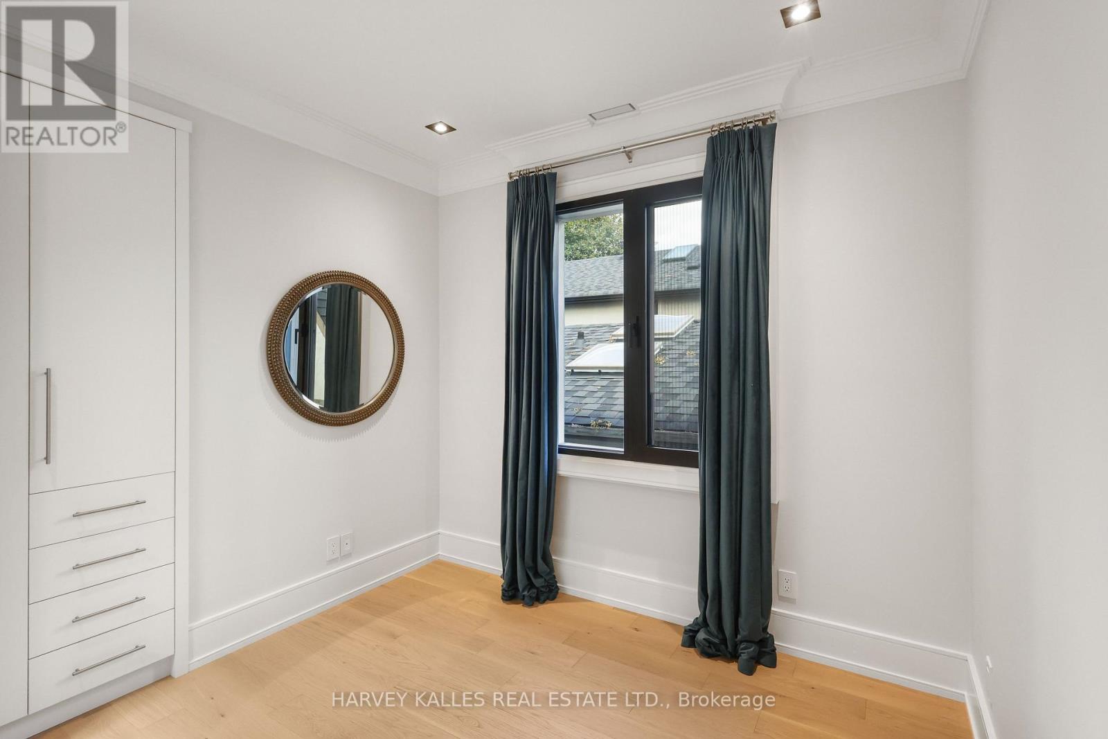 90 ROE AVENUE - Image 33