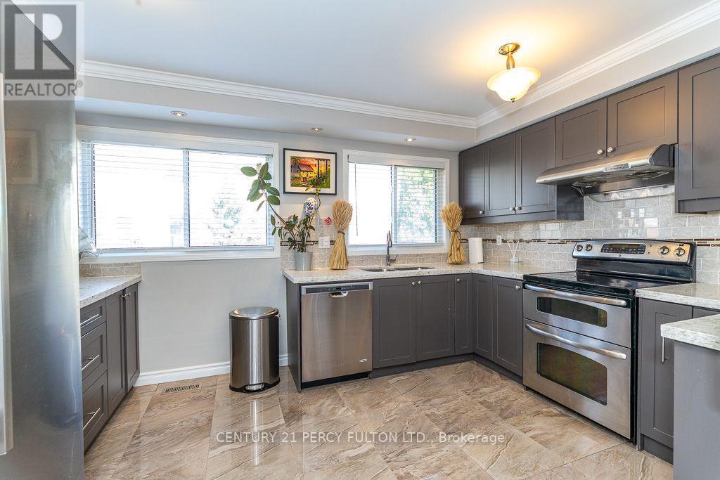 28 RUMI CRESCENT - 14
