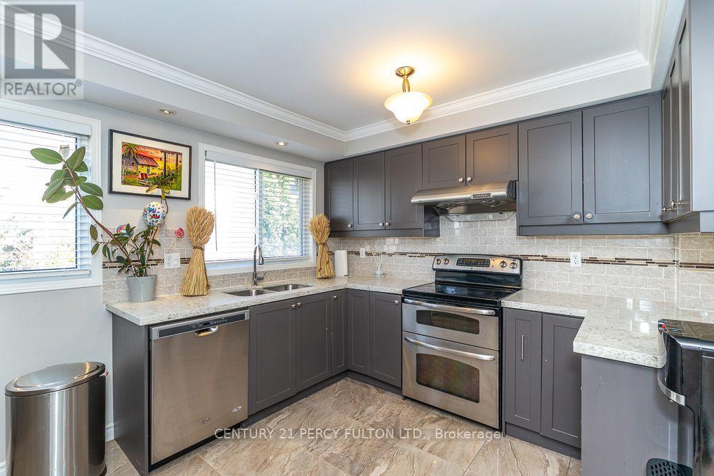 28 RUMI CRESCENT - 15
