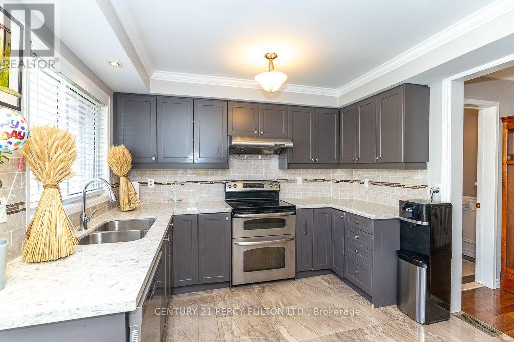 28 RUMI CRESCENT - 16