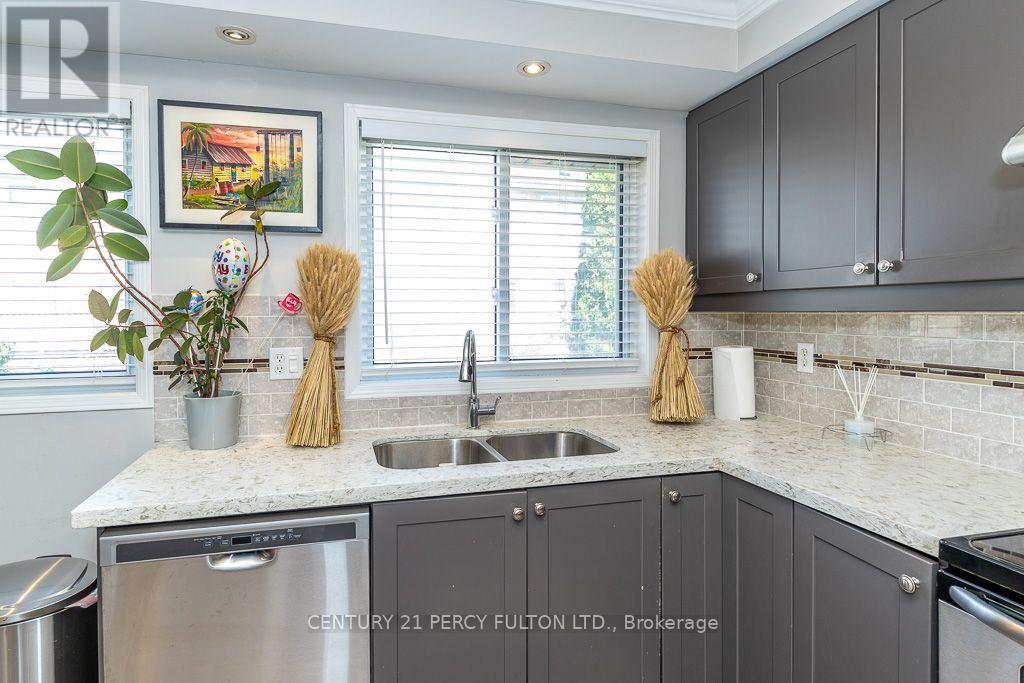 28 RUMI CRESCENT - 17