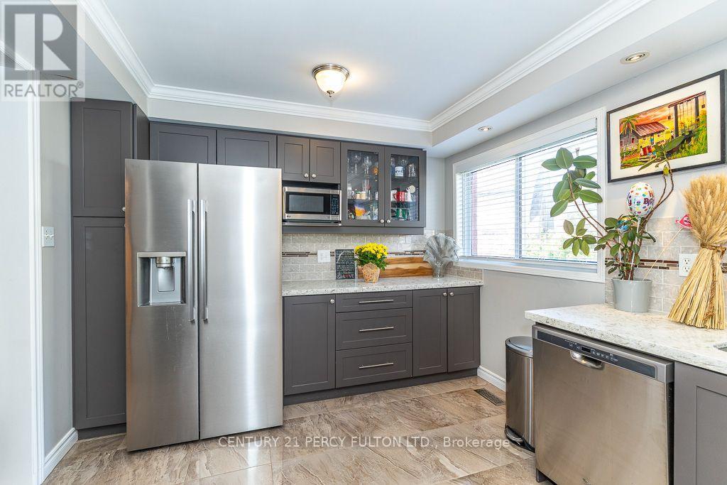 28 RUMI CRESCENT - 18
