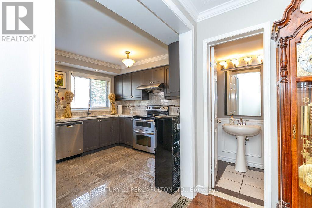28 RUMI CRESCENT - 19