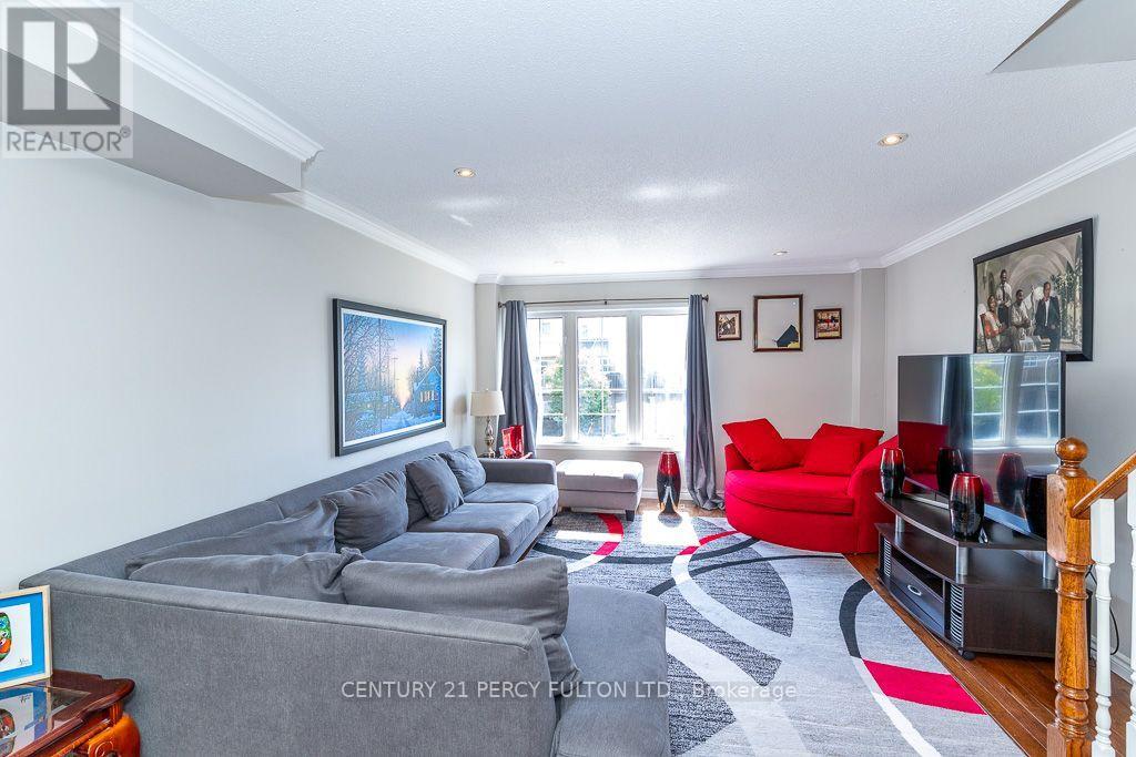 28 RUMI CRESCENT - 22