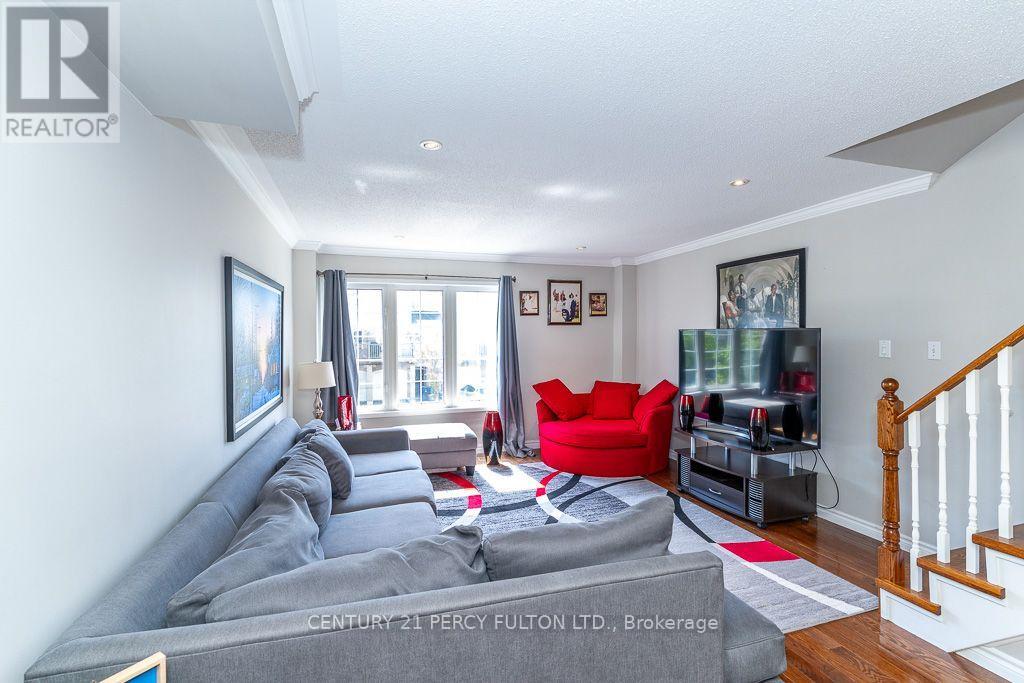 28 RUMI CRESCENT - 23