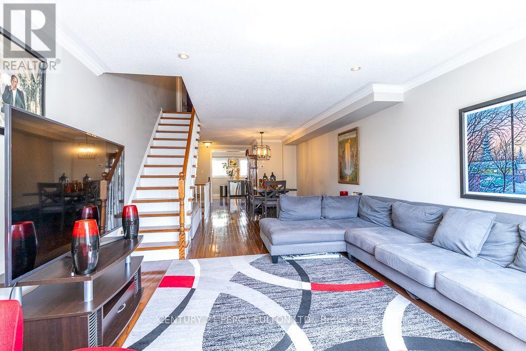 28 RUMI CRESCENT - 24