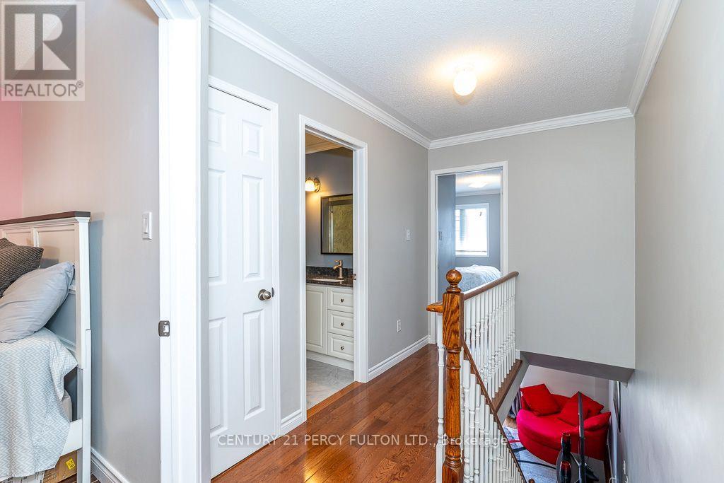 28 RUMI CRESCENT - 27