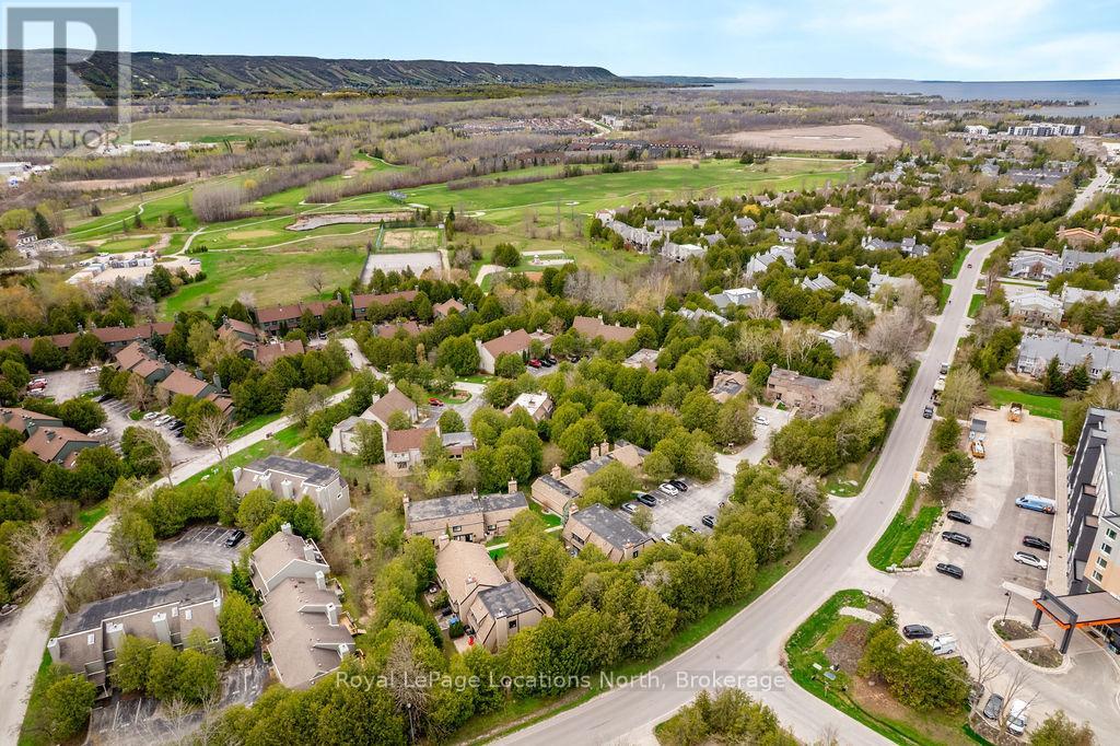 112 ESCARPMENT CRESCENT - 2