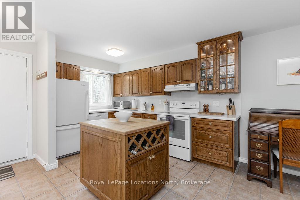 112 ESCARPMENT CRESCENT - 4