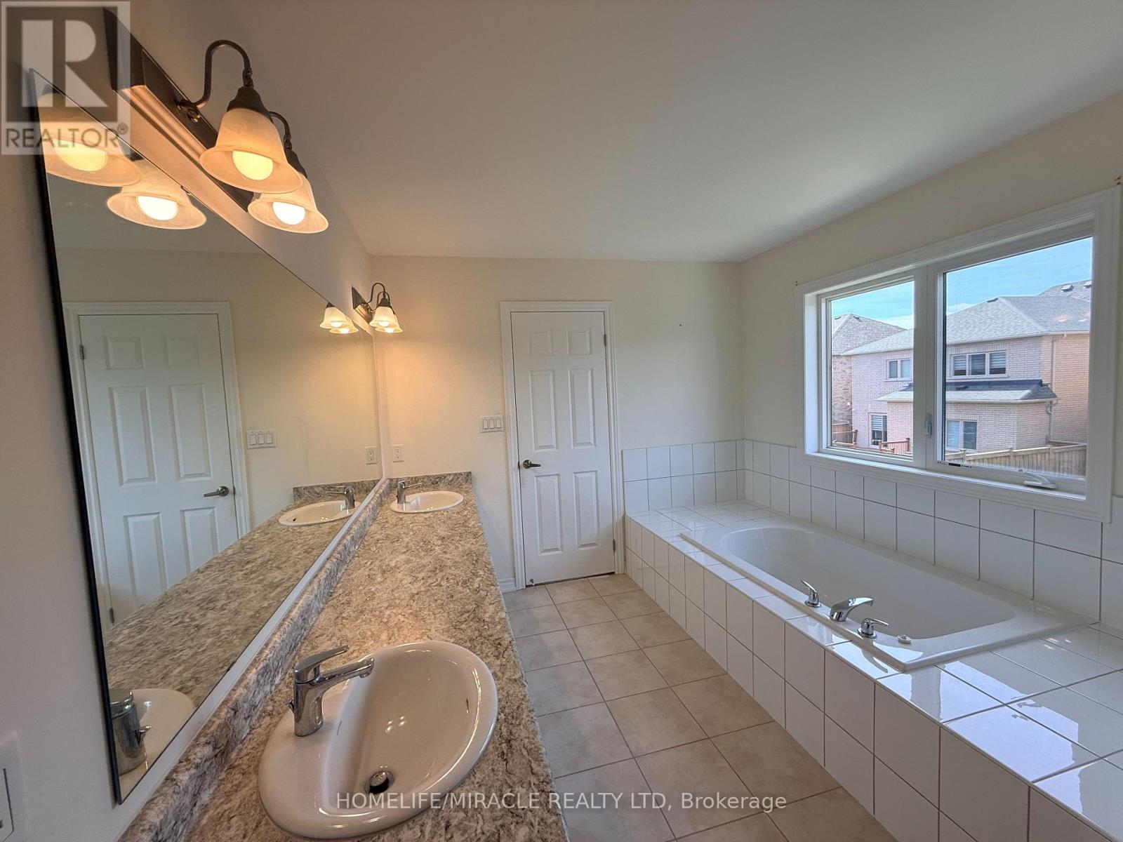 42 ARTHUR MCLAUGHLIN STREET - Image 20