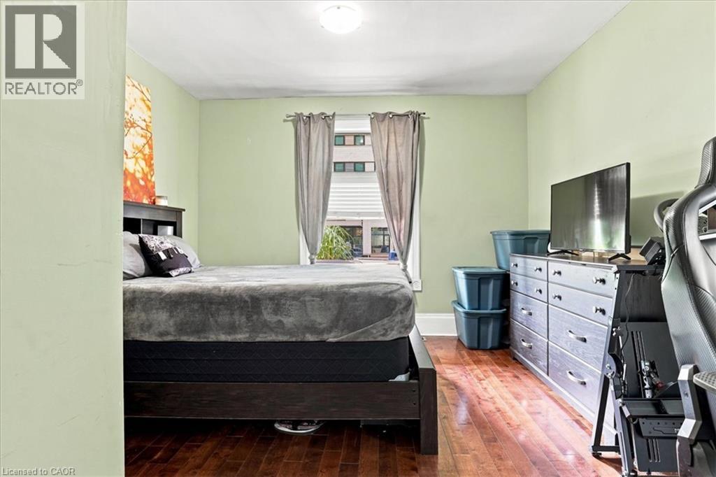 406 DUKE Street W - 10