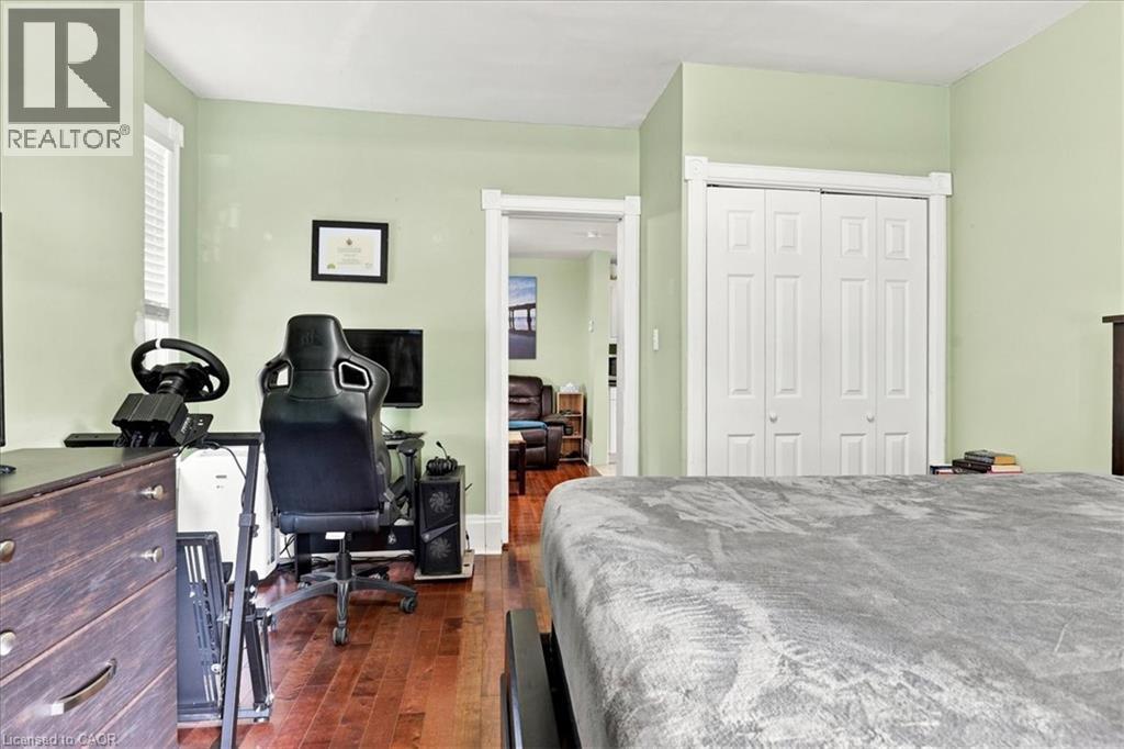 406 DUKE Street W - 12