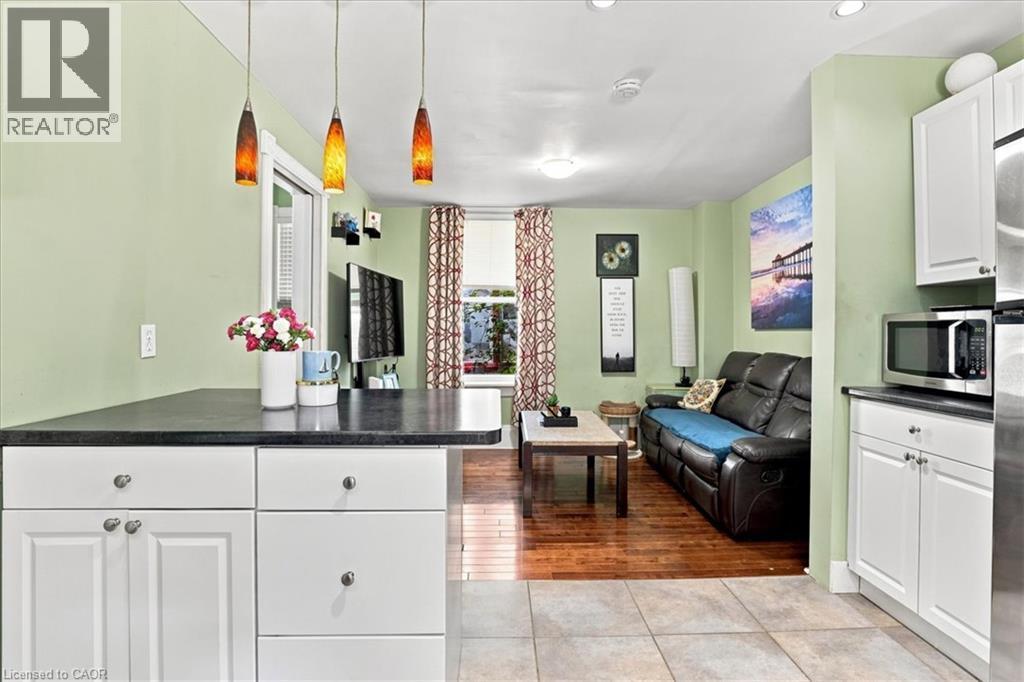 406 DUKE Street W - 6