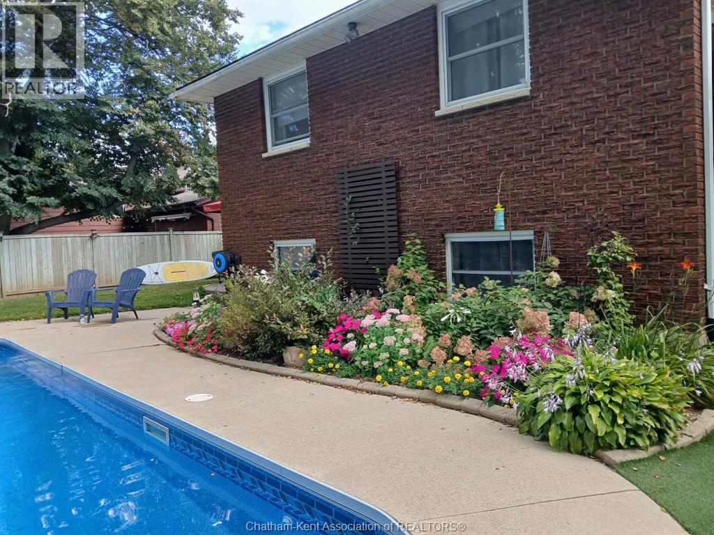 5 Bernard AVENUE East - 27