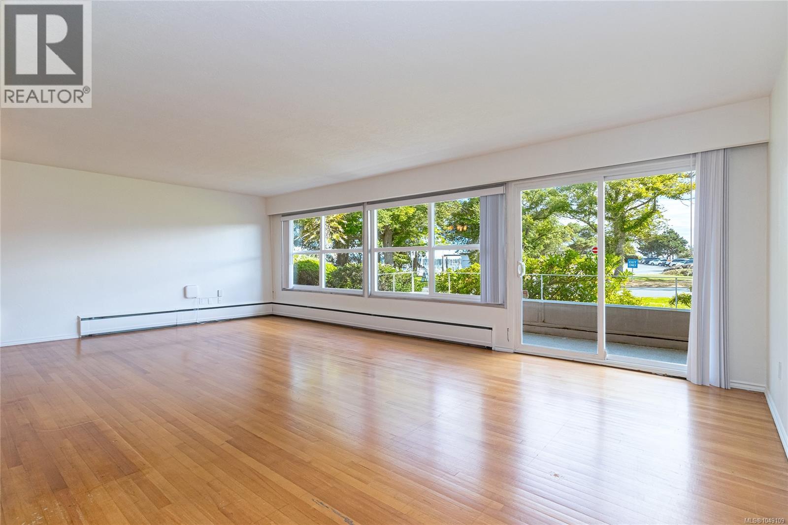 102 1318 Beach Drive, Oak Bay
