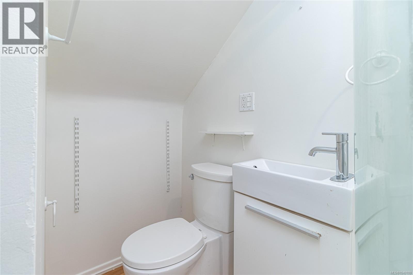 102 1318 Beach Drive, Oak Bay