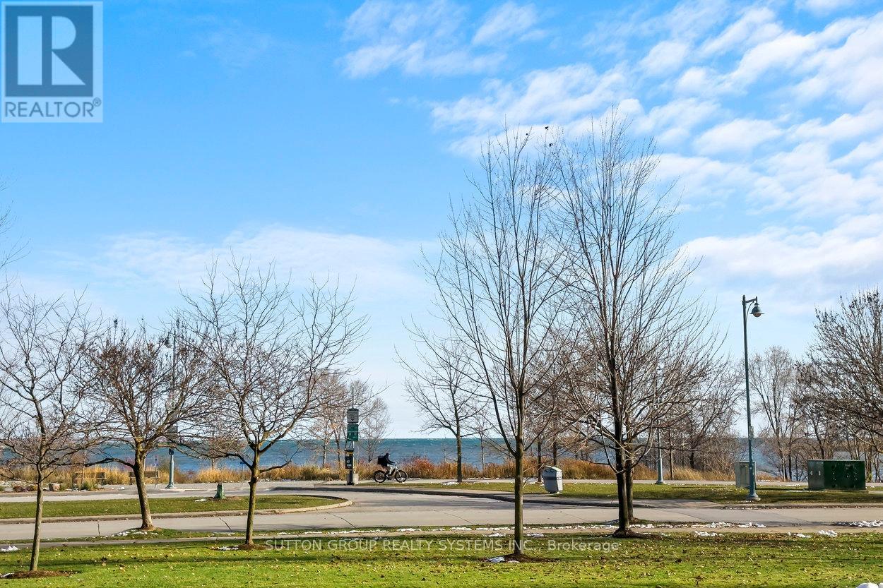Photo of 2095 Lake Shore Boulevard