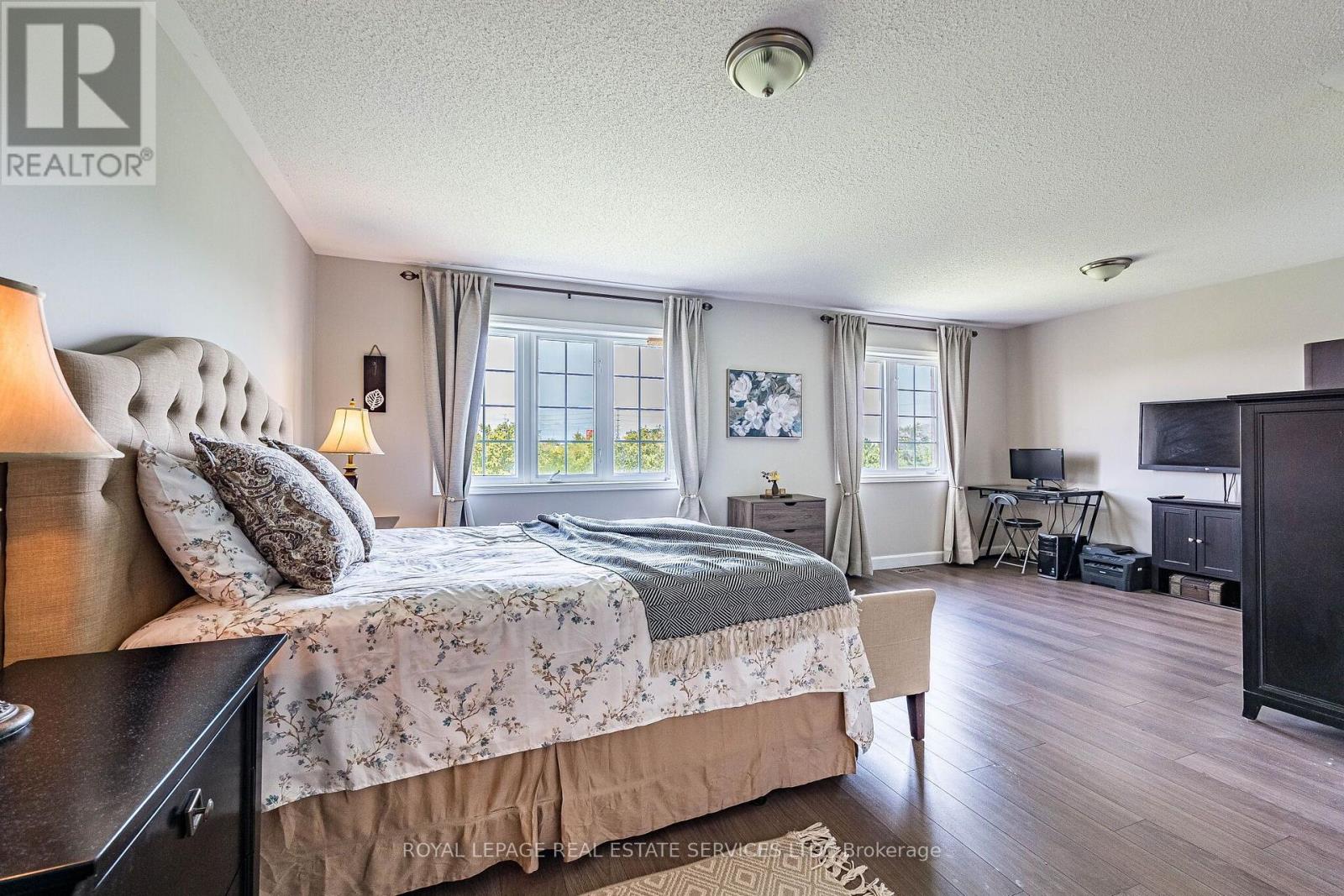26 BAY BREEZE DRIVE - 33