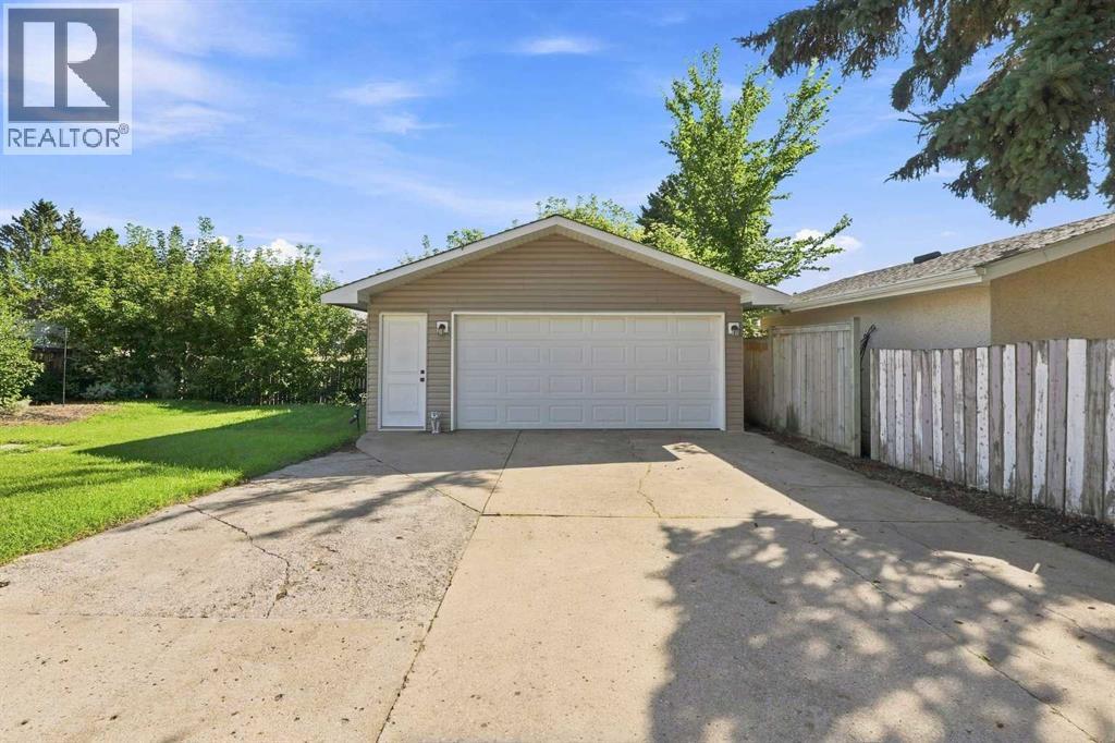 Listing photo – 3237 55 Avenue, Red Deer