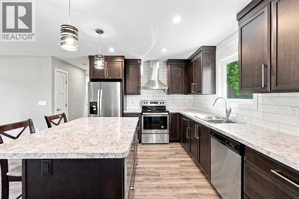 Listing photo – 3237 55 Avenue, Red Deer