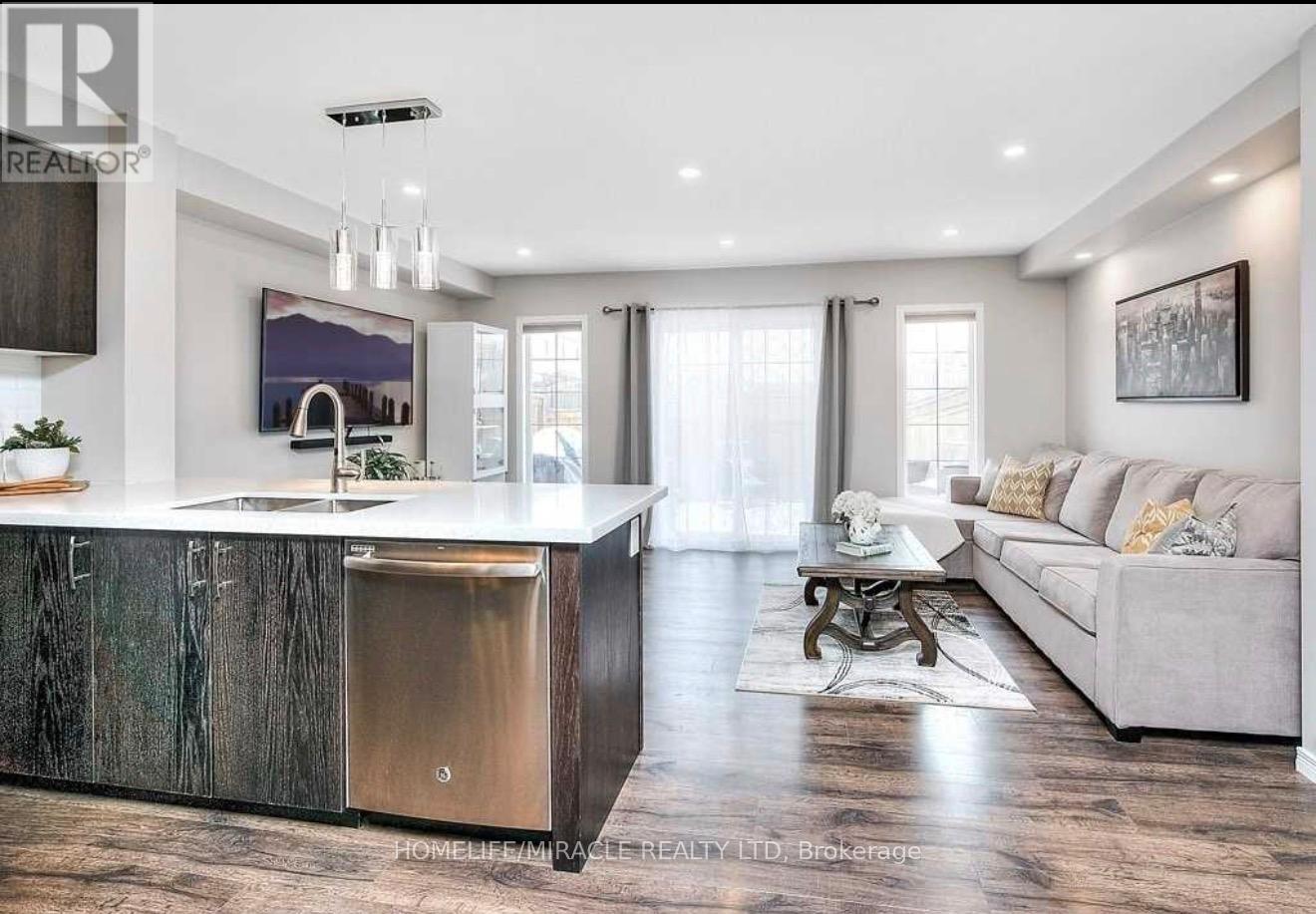 132 MAITLAND STREET — photo 3