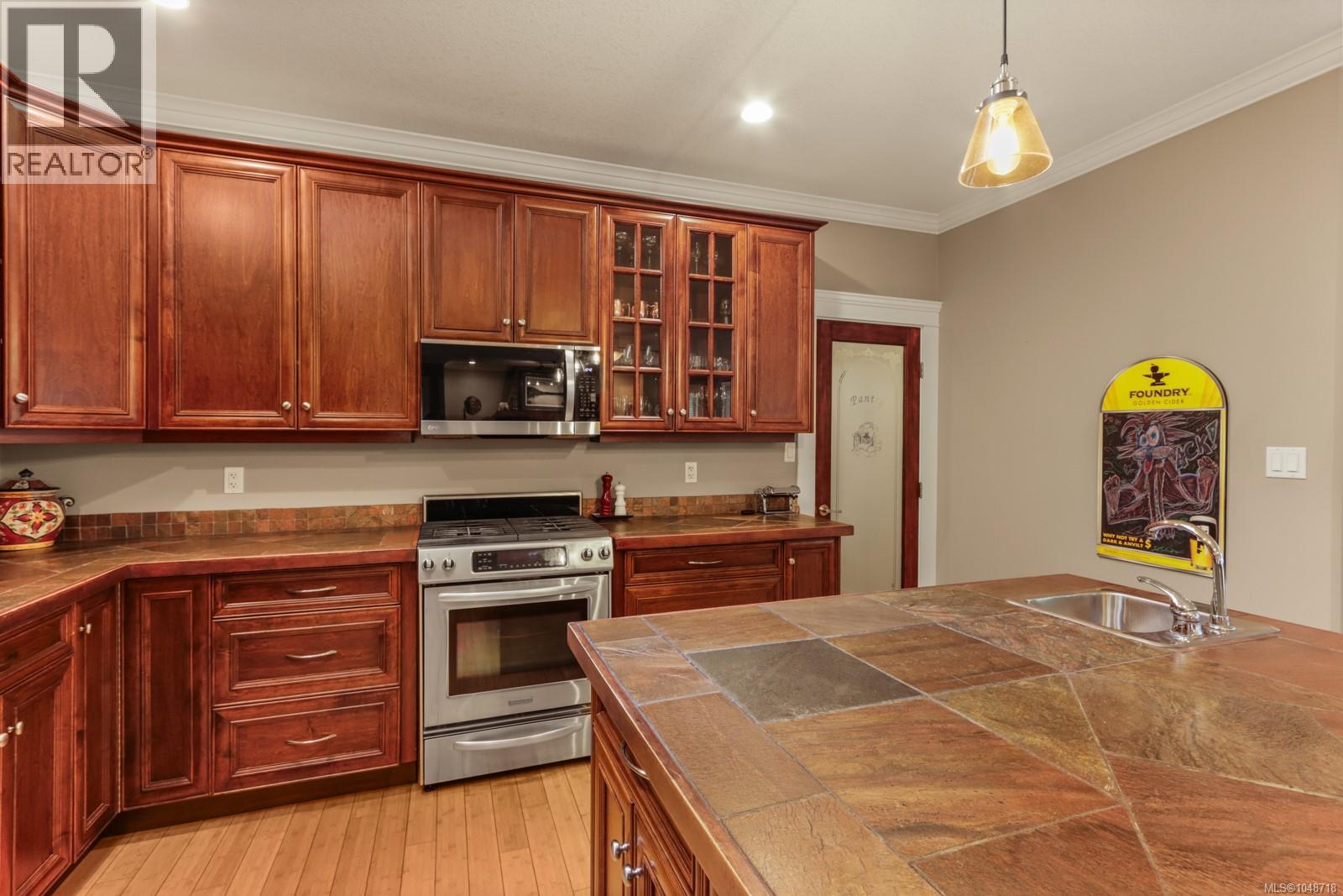 1090 Coldwater Rd, Parksville