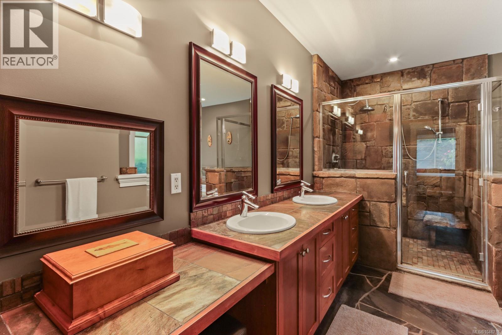 1090 Coldwater Rd, Parksville