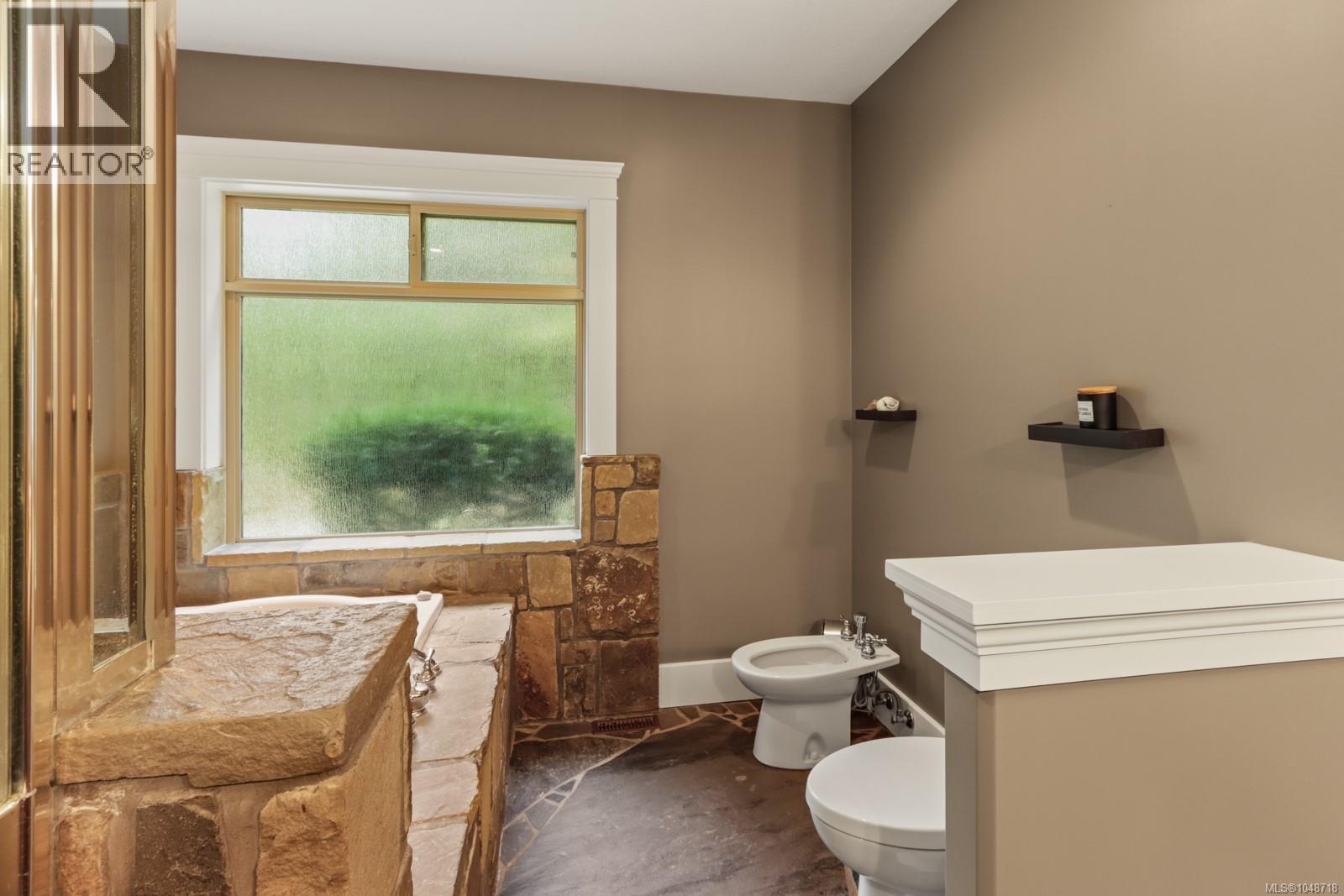 1090 Coldwater Rd, Parksville